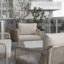 SET EXTERIOR MOLLY